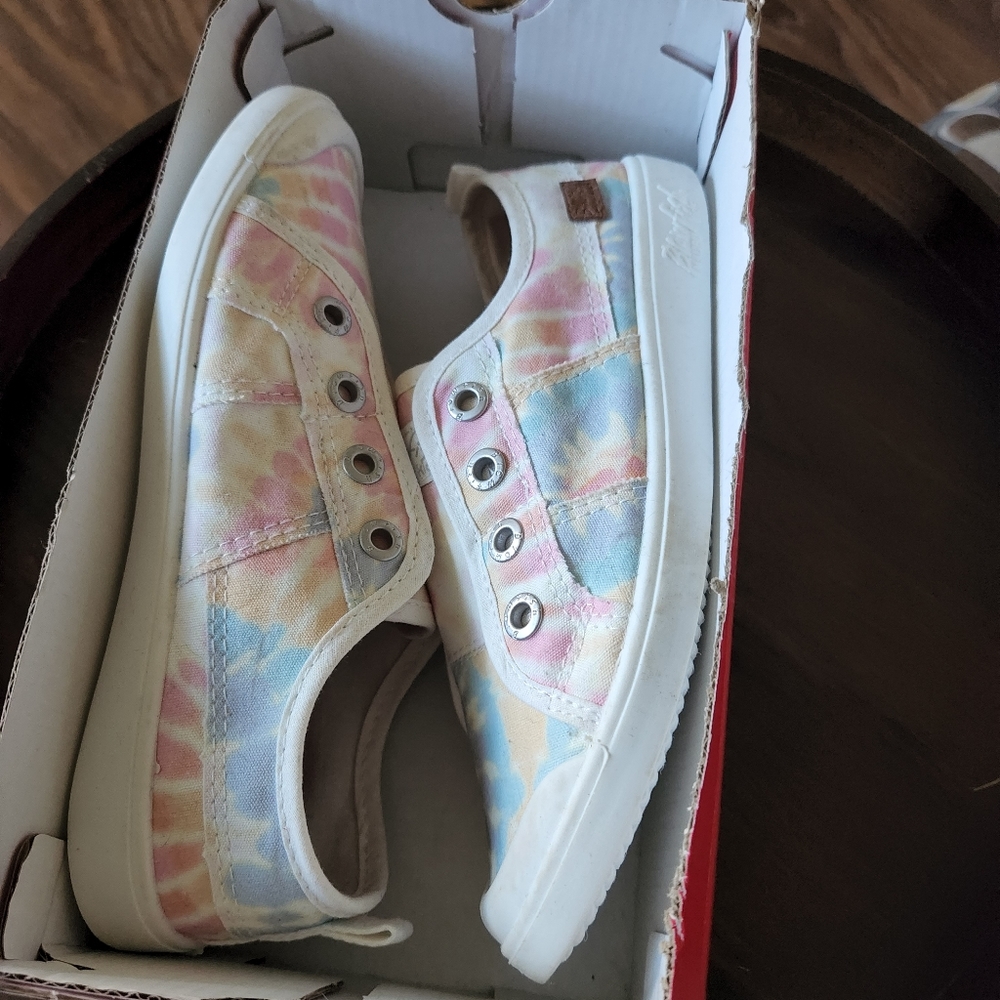Blowfish big girls shoes size 4